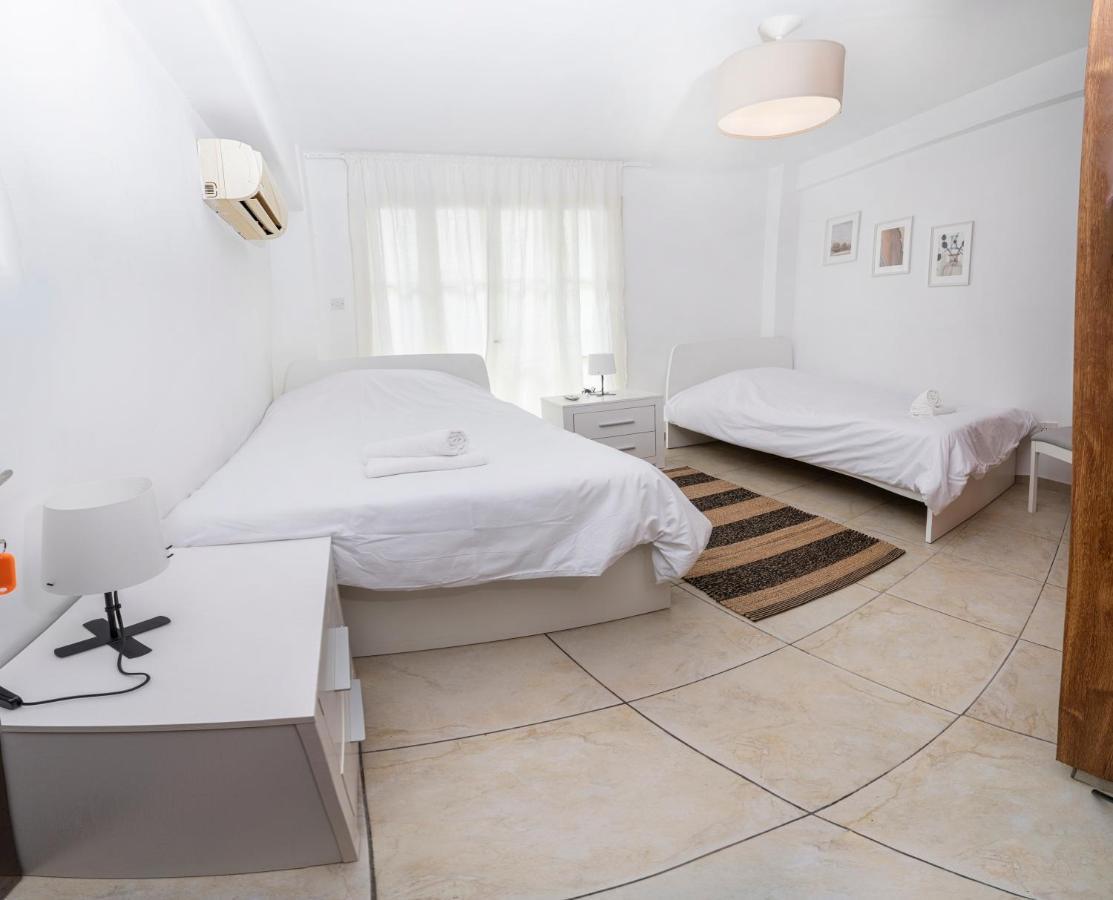 Private Room In Shared Flat Nicosia Exterior photo