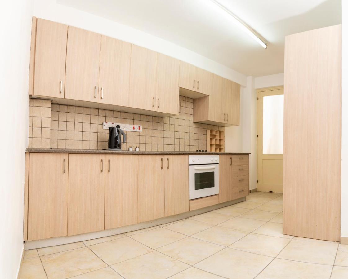 Private Room In Shared Flat Nicosia Exterior photo