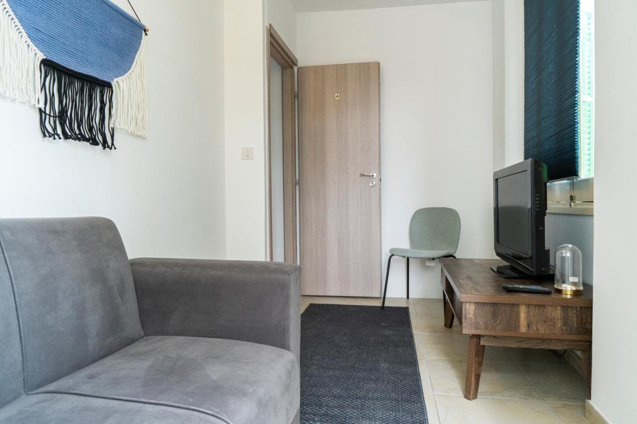 Private Room In Shared Flat Nicosia Exterior photo