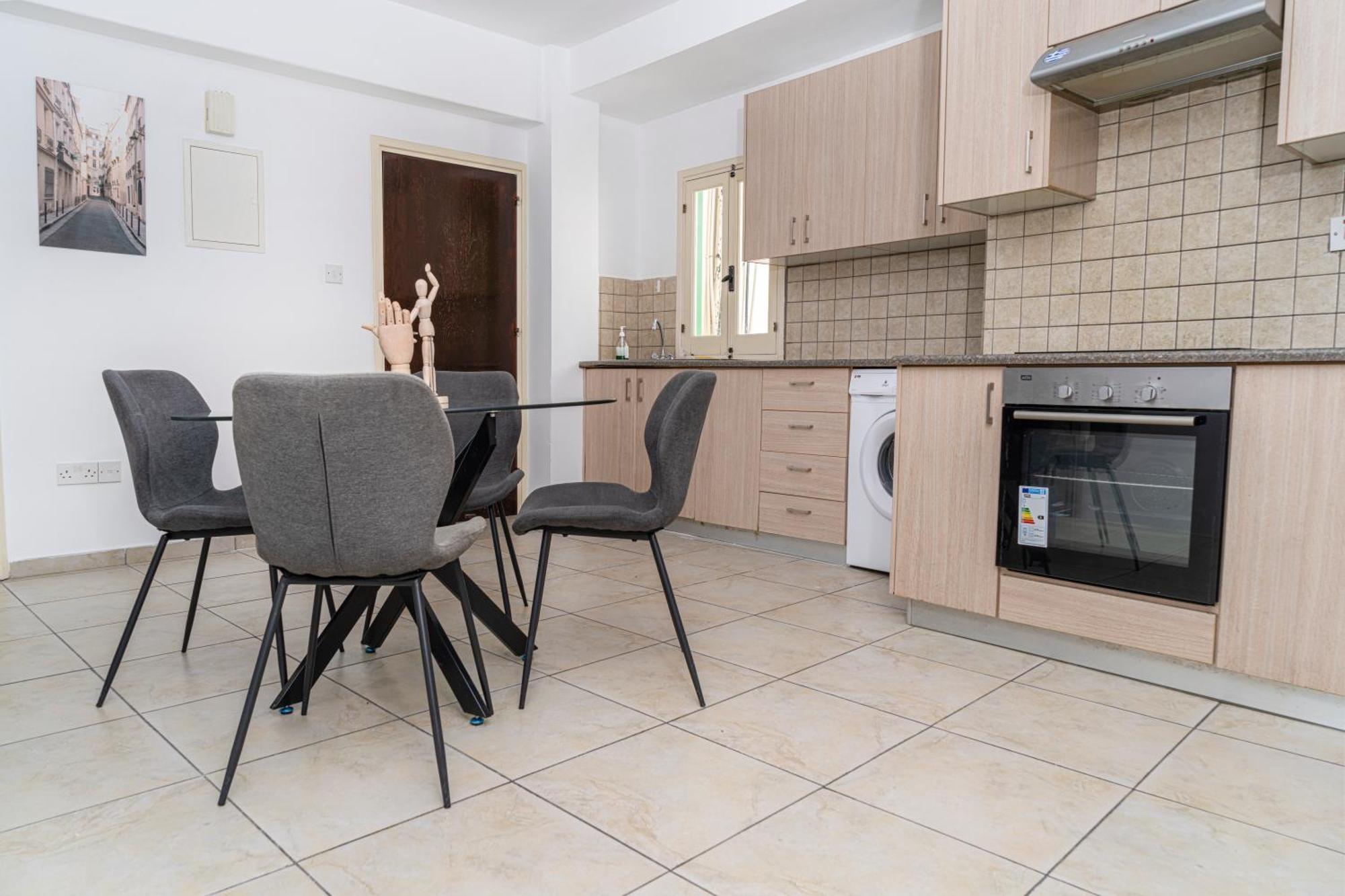 Private Room In Shared Flat Nicosia Exterior photo