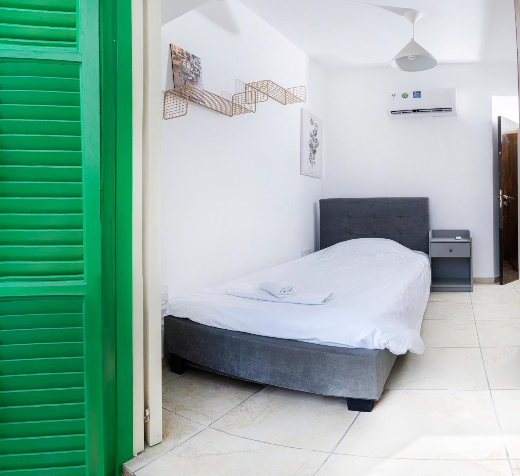 Private Room In Shared Flat Nicosia Exterior photo