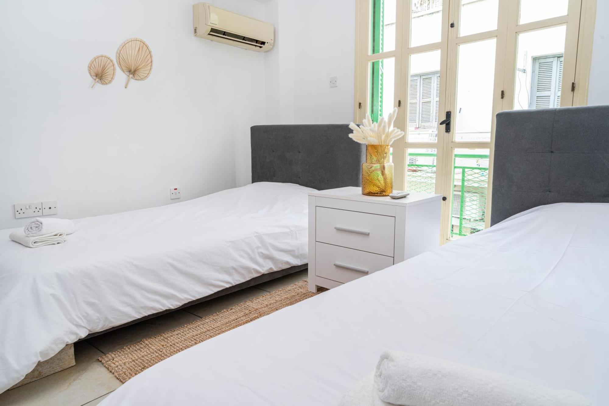 Private Room In Shared Flat Nicosia Exterior photo