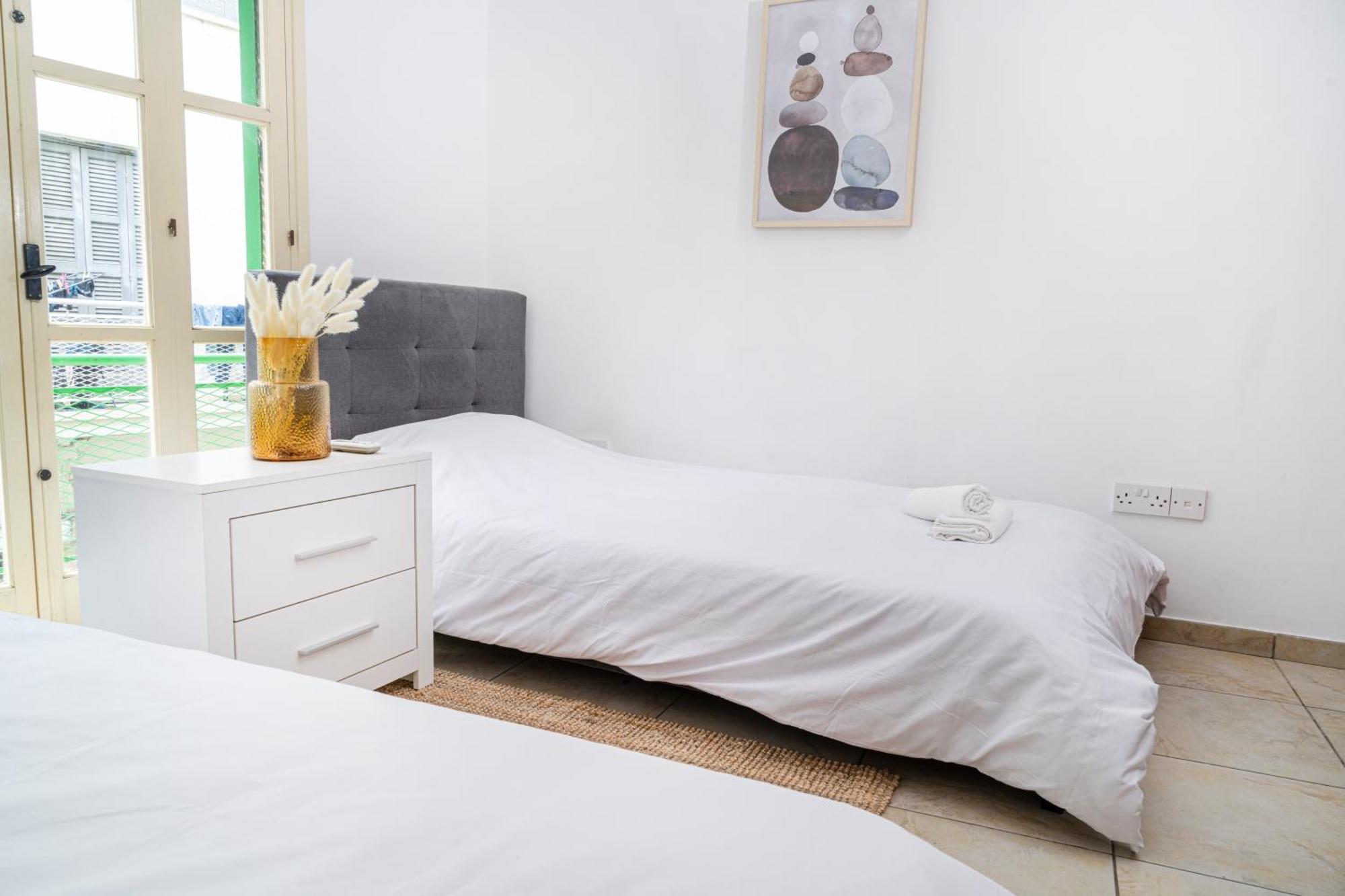 Private Room In Shared Flat Nicosia Exterior photo